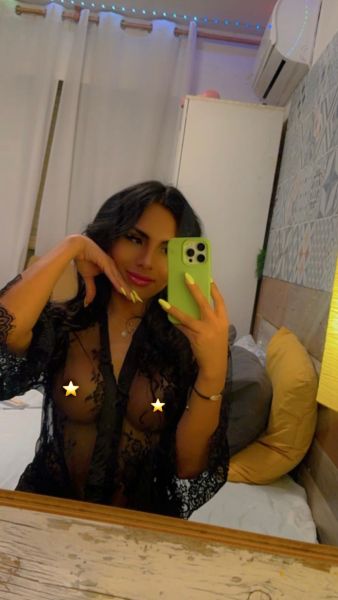 Hola 💋 Me llamo Mari Isabel 🇵🇦🇪🇸🇳🇱🇫🇷

Soy una chica trans jovencita femenina delgada con una piel suave, morenita latina pelinegra y mido 1.60. 

Soy cariñosa, divertida, educada y amorosa.

Me gusta conocer gente nueva, salir a pasear y conocer lugares para ir a bailar y disfrutar el momento.

Hello, my name is Mari Isabel 

I am a thin young trans girl with soft skin, brunette Latina and I am 1.60.

I am affectionate, funny, educated and loving.

I like to meet new people, go for a walk and get to know places to go dancing and enjoy the moment.



