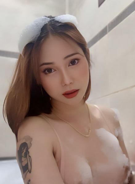 Hello everyone my name Molly 🇹🇭 im 23 years 
Perfect ladyboy ❤️ im new in Pattaya welcome every people 
Nice face 
Nice body 
GOOD service 
Come meet me
Good room Good everything 🥰🥰
