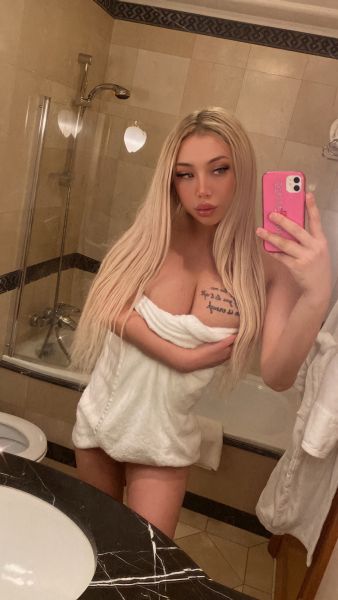 Hi its Beren. I am in istanbul. I am a 22 year old active and passive trans escort. I care about a good experience and we will do it together with you. If you want to discover the most special, I am here.
