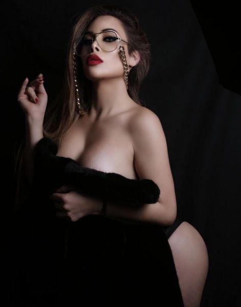 Hi, are you ready to discover a new world of fantasy and temptations❓😈I'm 💎 Adryana Montero 💎a beautiful and EXTREME female, sophisticated, educated and passable trans girl, one of the most beautiful you'll ever meet 💋
Owner of a beautiful and feminine face, beautiful golden honey eyes, full lips th