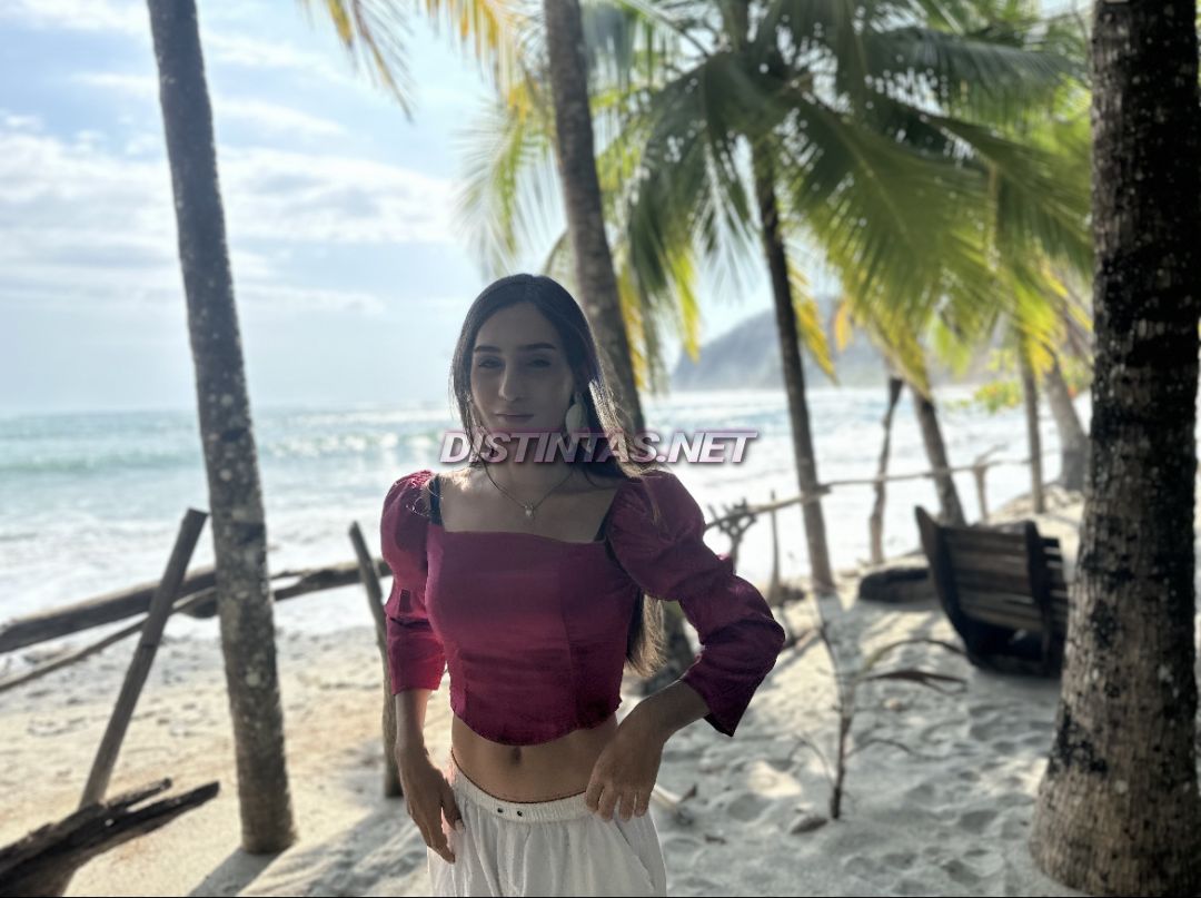 Skinny babe Nicoya