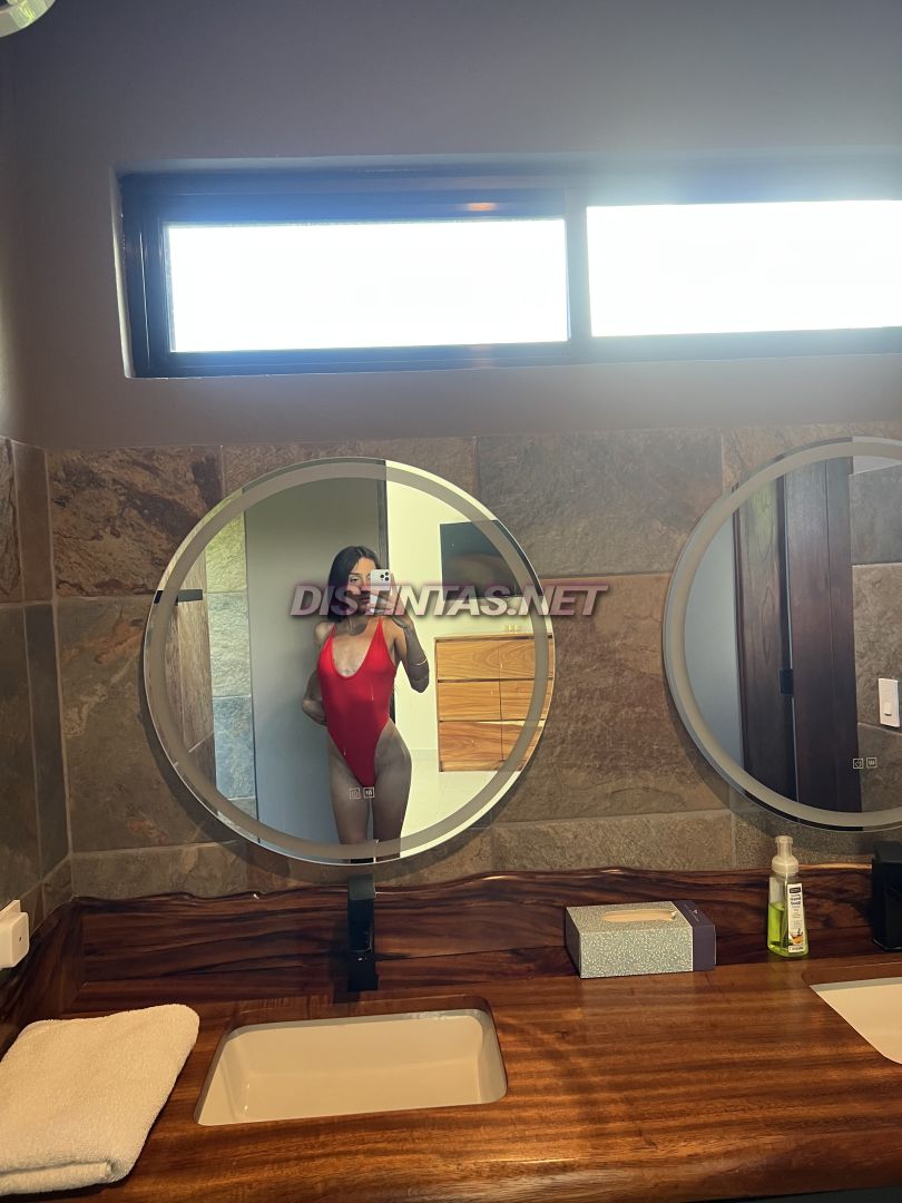 Skinny babe Nicoya