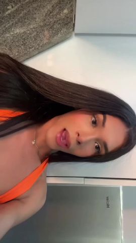 VICTORIA VALENTINA 