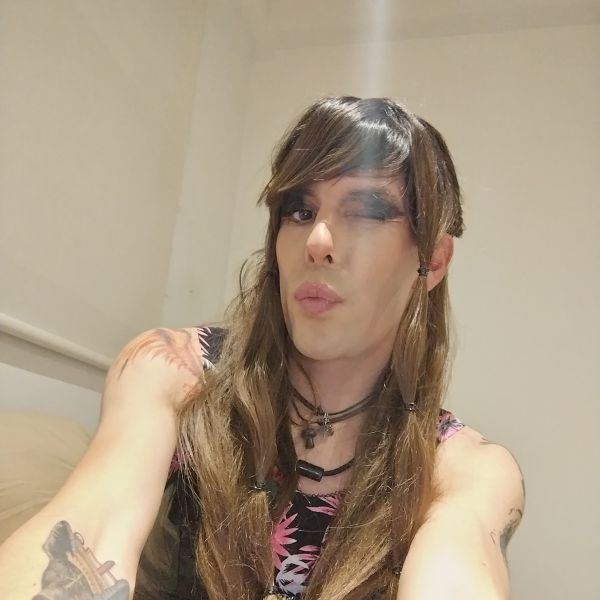 Soy una chica trans empezando proceso, atiendo en zona cuauhtémoc, ya sea hotel o casa.
Amo vestirme de vinil, piel o látex. Me encantan los hombres decididos, muy enérgicos y con mucha pasión.