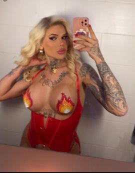 Clara Dominatrix