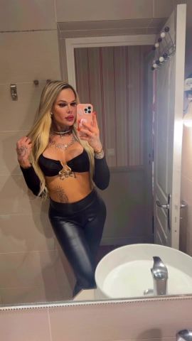 Clara Dominatrix