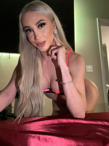 hi I’m Sophia a beautiful and famous transsexual, very  feminine, ready to fulfill your fantasies... you can see for yourself in my photographs, I am very hot and passionate, I let myself be carried away by all the temptations and fantasies🔥