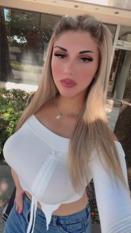 Nicole J