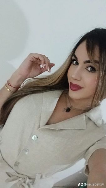 Soy una chica trans exclusiva, muy femenina y coqueta me gusta dominar y que me dominen soy pasiva pero si me piden que sea versátil o activa también te puedo complacer. Piel linda depilada y muy prolija, no soporto los malos olores me gustan hombres bien higiénicos.