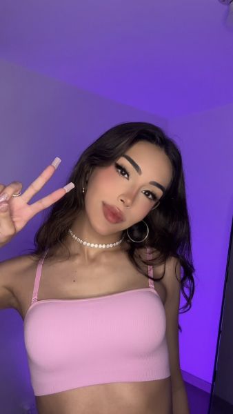 Hey Im leila :) you can reach me on my IG @leilacannno
Im your new favorite trans angel 