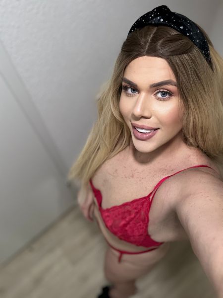 *Hello my babies, I am Vick, a much loved and very hot luxury doll. Being by my side will provide an incredible moment of pleasure, company and soul*.

I am Latina of Brazilian origin.

My services:
✅ Girlfriend style
✅ kiss on the mouth
✅ blowjob
✅deep throat
✅ active and passiv
✅remming
✅dominant
✅69
✅ massage
✅penile massage
✅tantric massage
✅facesitting

EXTRA SERVICES:
💢fetishes
💢rollenspiel
💢goldenshower
💢Cum
💢Dominant hard


 ❌CALL ME IF YOU ARE REALLY INTERESTED.❌