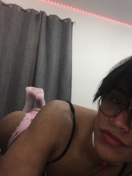 Holi soy camila, soy un chico afeminado
Voy a donde tú me pidas
No cobro caro 
Cumplo fetiches 
Soy súper sumisa 
Me gusta que me humillen 
Trátame como gustes 