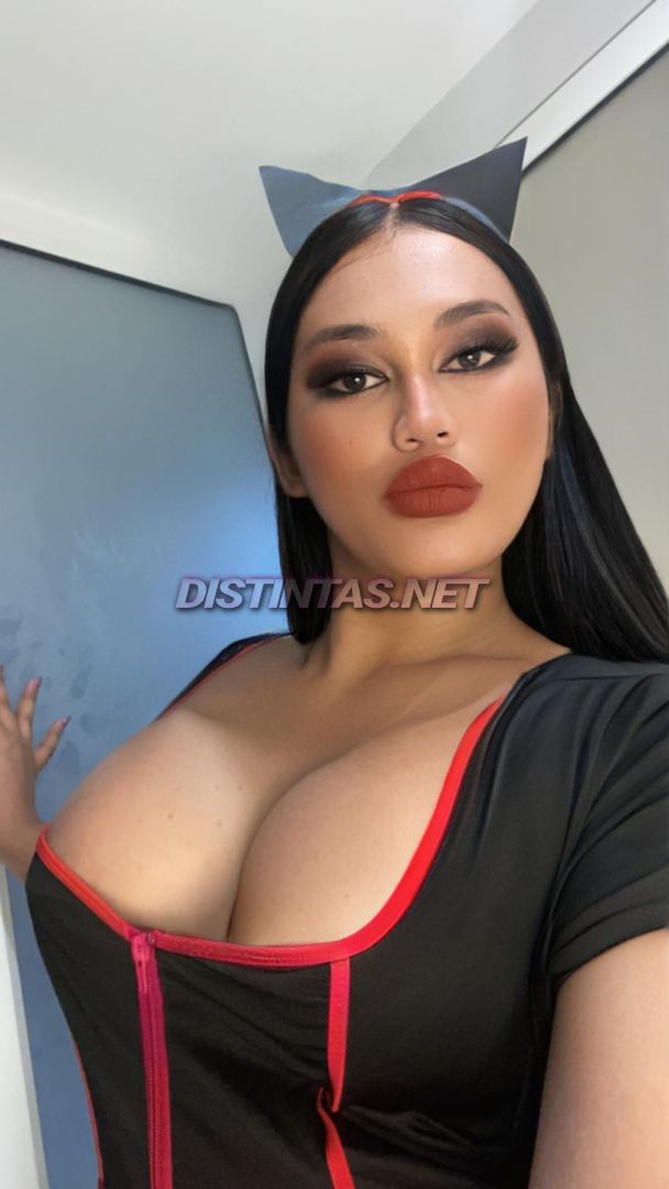  AMAZING MAXINE