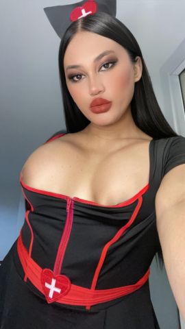  AMAZING MAXINE