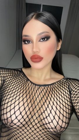  AMAZING MAXINE