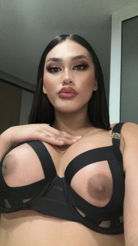  AMAZING MAXINE