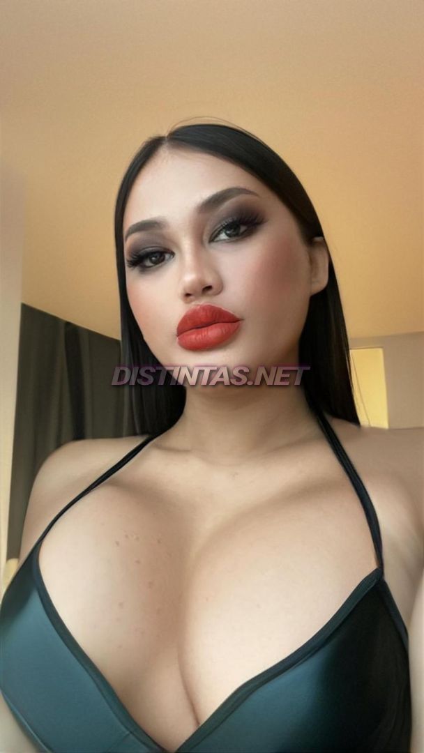  AMAZING MAXINE
