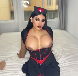  AMAZING MAXINE