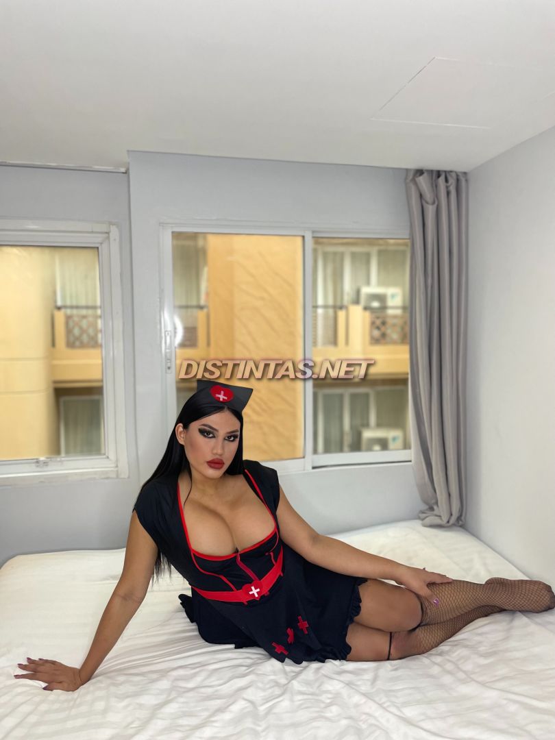  AMAZING MAXINE