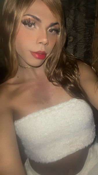 Hola mi nombre es Aracely 
Soy una chica trans iniciando, tengo 19 años 
Soy morena , delgada y alta 
Lista para complacerte y pasar un rico y agradable momento . 

