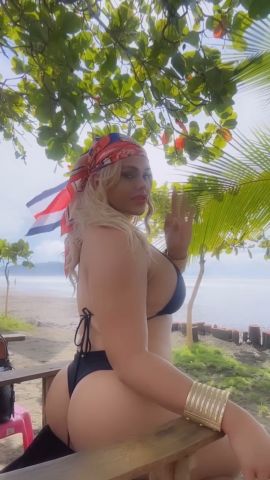 Domina Karah Darosa
