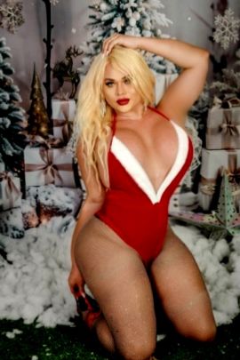 Domina Karah Darosa