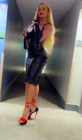 Domina Karah Darosa