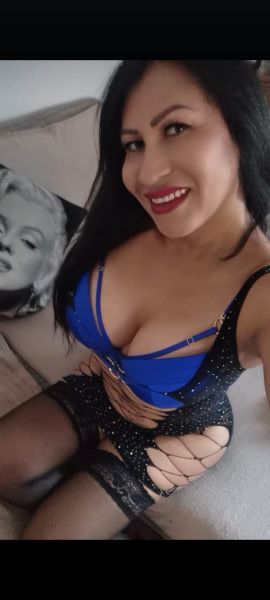 Mein Name ist Alexa, ich bin Latina, ich spreche Deutsch, Italienisch und Spanisch, ich mag Dessous und Spiele, trinke und mache meine Sachen ruhig. 