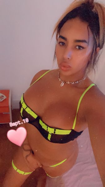 Bonjour à tous, je suis une magnifique transsexuel ORIENTALE d’origine franco-tunisienne100% féminine  Avec une bouche pulpeuse encore laissé bronzer un gros cul de beurette tunisienne un corps lis et  bronzer AG de 25 ans. Je reçois en appartement dans le troisième arrondissement de Lyon. Je pratique. Fellation pipe baveuse gorge profonde sodomie monté 19 cm Bien juteuse, et bien dur