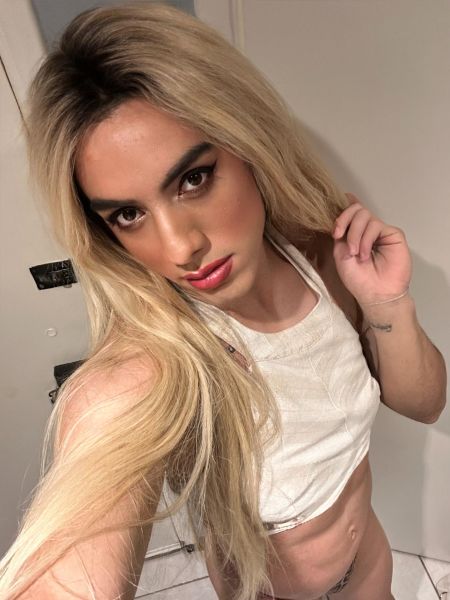 Hello! I'm Victoria, a crossdresser with 22Cm XXL from Brasil,  who loves to provide unique and unforgettable moments. With me, you will experience pleasure in a delicate, respectful, and fun way.

🌸 Discretion and respect are my top priorities
