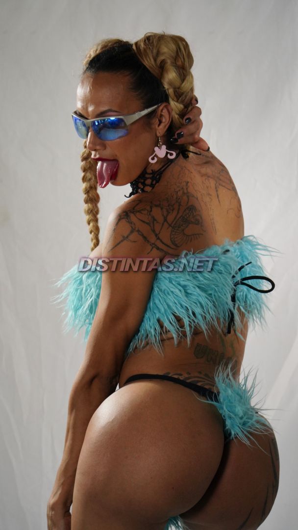 Dariana hot