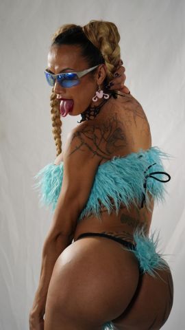 Dariana hot