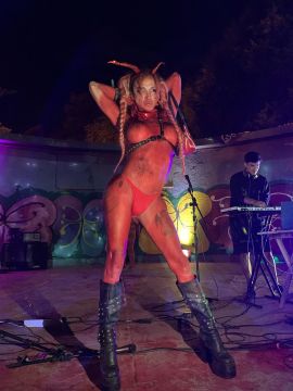 Dariana hot