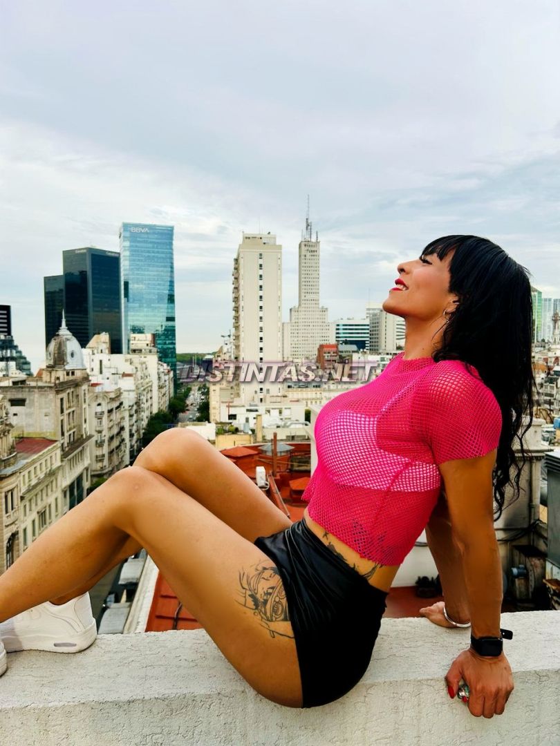 Isabella Hot