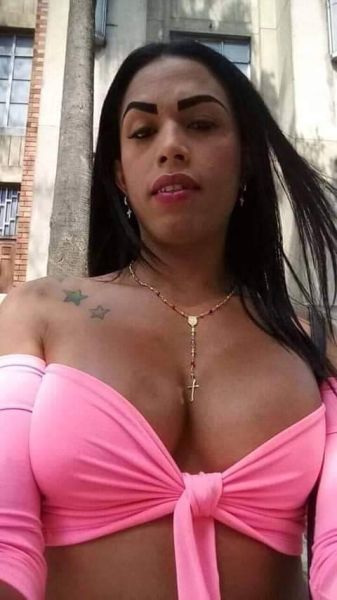 Hola amor soy paola tu amiga fiel vergona de 23 cm dispuesta a complacer te en todo 
Mis servicios consisten en:
Fantasías 
Fetiches 
Bareback 
Besos,caricias
Dominante y Dominada 
Contactame atravez de mi WhatsApp  y no te arrepentirás 
3039948713