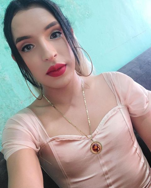 Hola soy nueva por aquí soy una chica trans complaciente cariñosa atenta amable y sobretodo educada me encuentro disponible en Tegucigalpa Honduras si estás interesado en contratar mis servicios no dudes en contactarme 