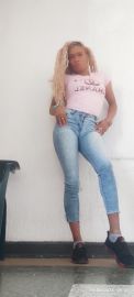 Chica trasn complaciente 