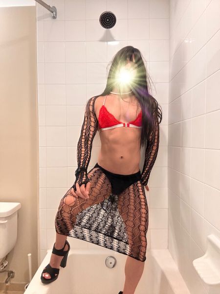 Hello, I'm Diana, relaxing massage service, versatile party
Complaciente, cariñosa, juguetona. 
Soy versátil y me gusta hacer de todo 
Desde muy activa 
Hasta la mas sumisa 
