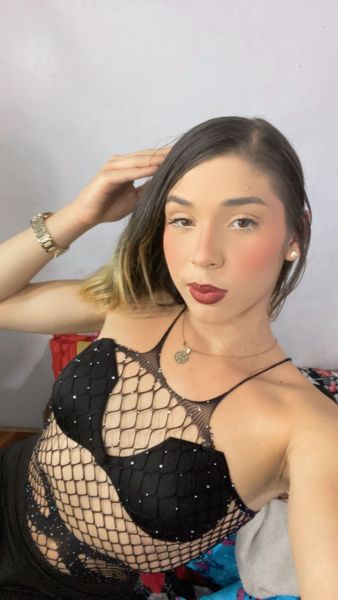 Hola mi nonbre es antonlla soy una chica jugosa me gusta mamarlo rico nueva en tu ciudad soy lechera dotada activa y pasiva versatil no dudes en llamarme 100% real 