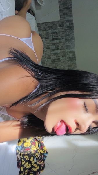 Juli chica dispuesta para satisfacer tus ganas una verdadera niña soy la fantasía de muchos hombres ven y me pruebas no te quedes con las
Ganas de comerme me desenvuelve en el rol que desees y una verga de 19 cm Rosadita y full lechera ven te espero 😈😋