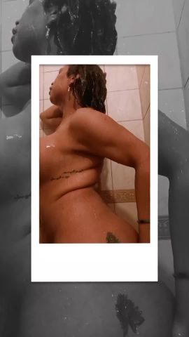 Ariana Hot