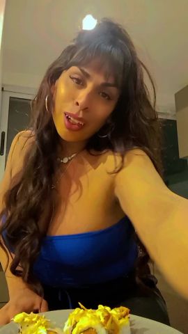 Ariana Hot