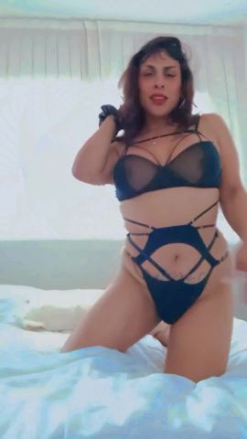 Ariana Hot