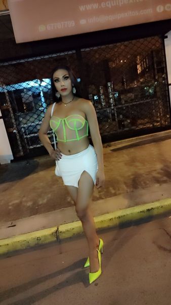 Hola soy hermosa trans siliconada versátil morbosa lechera y fogosa y fetichista golosa ardiente estoy para complacerle bb