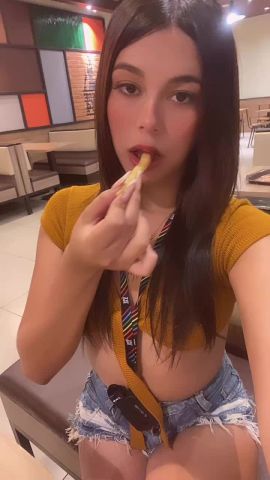 KIM HERMOSA 