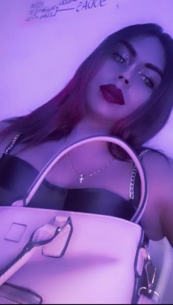 🔥😈A mi me gusta q me dominen q me haga gritar q me obliguen q me jalen el pelo q me nalgueen asta q quede rojo q me diga q soy una perra q me den manazo q me agarren del cuello q me haga atorarme me gusta chupar las bola tragarmela toda q me digan que soy una perrita mala🥵🔥😈