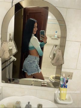 lili Victoria 