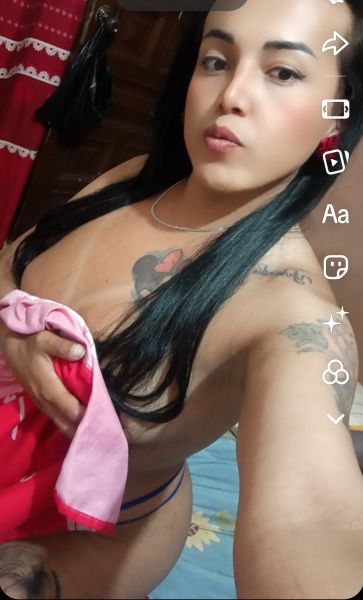 Tu dulce putita, ardiente y fogosa trans dispuesta a cumplir tus fantasias

Si lo que estas buscando es tu chica trans ideal

Bienvenido a mi portal mi nombre es

Pamela una nena tv scort jovencita deliciosa

con un trasero inolvidable un caramelito %100

, ven con migo que yo te ofresco absoluto

placer garantizado para tu mayor satisfacción

tomame en el rol que prefieras pasiva activa o ínter

No te quedes con las ganas de probar mi irresistible

Verga lechosa

Pasiva: me. Encanta dar oral de garganta profunda o al natural como más te guste y mi cuerpo escultural harán una experiencia deliciosa cola grande y ano apretadito te dejarán sin gota de energía

Activa: sin problemas de erección ni de eyaculación con erecciones duraderas para tu mayor placer 20 cms de un rico caramelo para bombearte como me pidas mi hermoso juguetito está a disposición

Inter: lo mejor del sexo ambos roles sin problemas y. Las relaciones que tu quieras

Siempre sin perder mi delicadeza y feminidad un toque sensual que sólo una mujer transexual puede dar. Pero por que sólo conformarse con cualquiera si puedes estar con las mejores

Bella joven delicada descomplicada sin afanes sólo entregarme y hacerte felíz

Servicios de amanecidas y domicilios

Disponible las 24 hrs con anticipación limpieza y seguridad

llamame