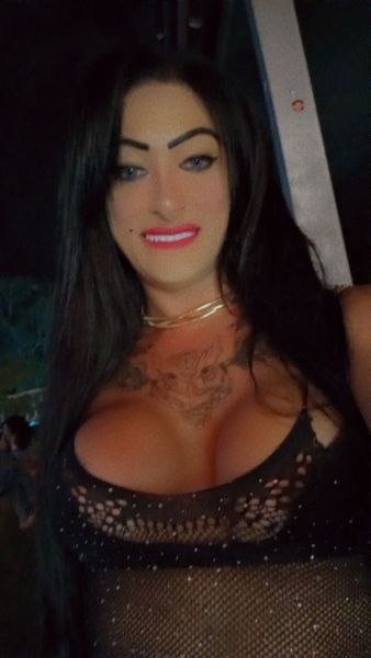 Hola, soy una mujer trans con una una mirada que te robará el aliento al instante 😉

Estoy deseando conocerte y mostrarte mis mayores encantos: una simpatía que te envolverá y una alegría que iluminará tus días 🔥

Para escapar de la rutina, sueño con explorar contigo culturas fascinantes y lugares exóticos donde la pasión florece 🌍🌴

Por supuesto, una cena deliciosa en un restaurante con encanto es solo el comienzo de una noche perfecta 💎🥂, y si la seguimos con copas, baile y la música vibrante de una disco, la conexión será inolvidable 💃

A mi lado, cada momento será una explosión de disfrute 😈🎉, y estoy ansiosa por compartir contigo cualquiera de estas experiencias que nos acercarán aún más 🌹 

¿Te atreves a descubrirlo? 📞