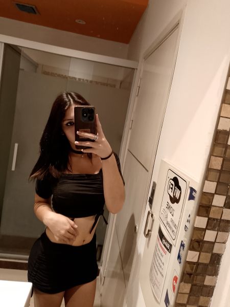 Hola amor, soy Karol una chica trans, flaquita sexi cariñosa y morbosa de piel blanca dispuesta a satisfacer tus deseos solo para hombres desididos y serios te ofresco mis servicios de la mejor manera posible con un trato inigualable onda novios y con un oral que te llevará hasta las estrellas 
Salidas full 